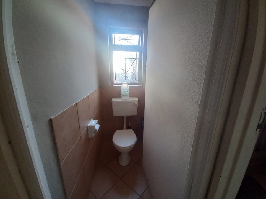 6 Bedroom Property for Sale in Woodlands Western Cape